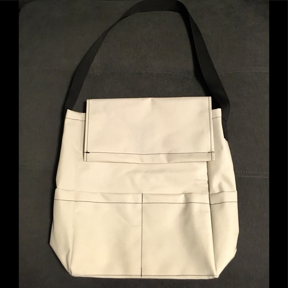 Unisex Minimalist Messenger Bag (NWOT)